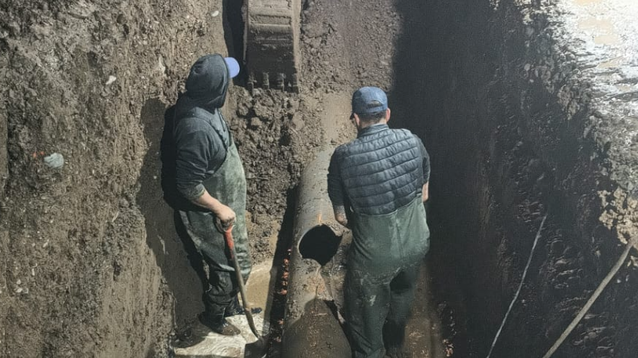 General Roca: gran despliegue nocturno para reparar el acueducto de Viterbo