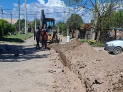 Cinco Saltos: Aguas Rionegrinas renueva la red de agua de calle Pacheco