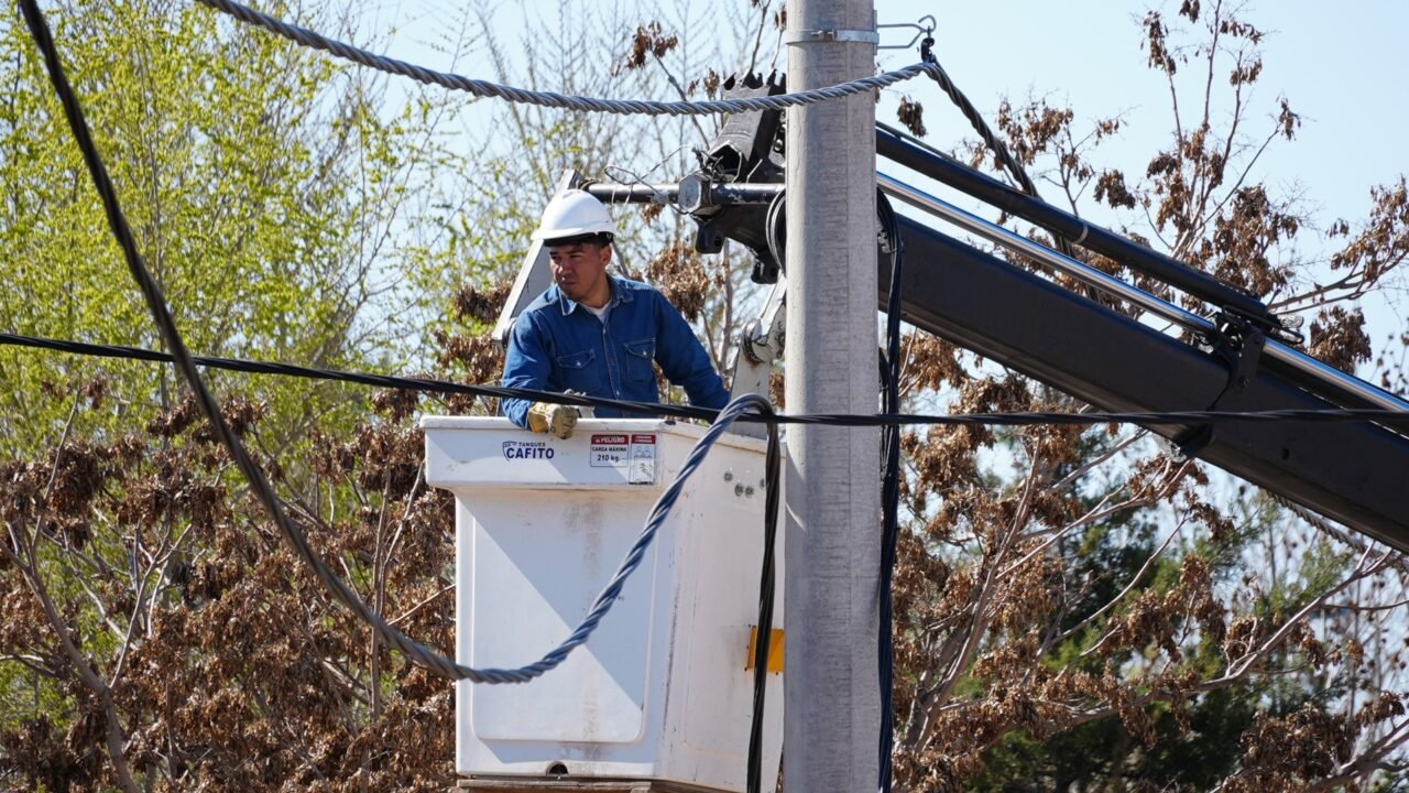 Viedma: 250 familias del barrio Esperanza ya regularizaron su servicio eléctrico