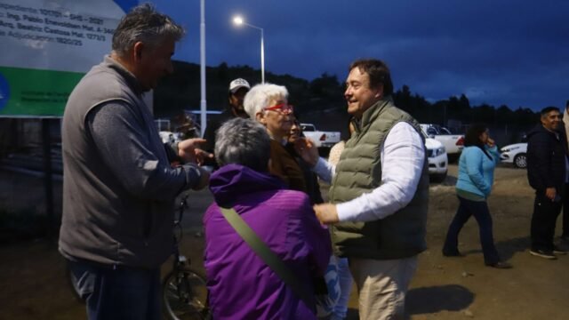 Weretilneck inauguró obras de iluminación en Bariloche que benefician a 189 familias