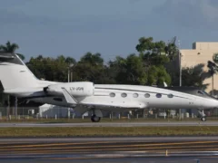 Así es el lujoso avión privado que llevó a Flávio Bolsonaro a Estados Unidos con camas y catering gourmet.