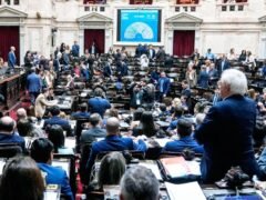 El Gobierno acepta cambios en la Ley Malvinas tras la presión de los enviados de Trump