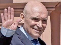 Espert vive del negocio agropecuario mientras espera su jubilación