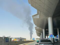 Arabia Saudita extendió hasta el sábado el cierre del aeropuerto de Riad tras los ataques hutíes que dejaron 13 muertos y 300 heridos