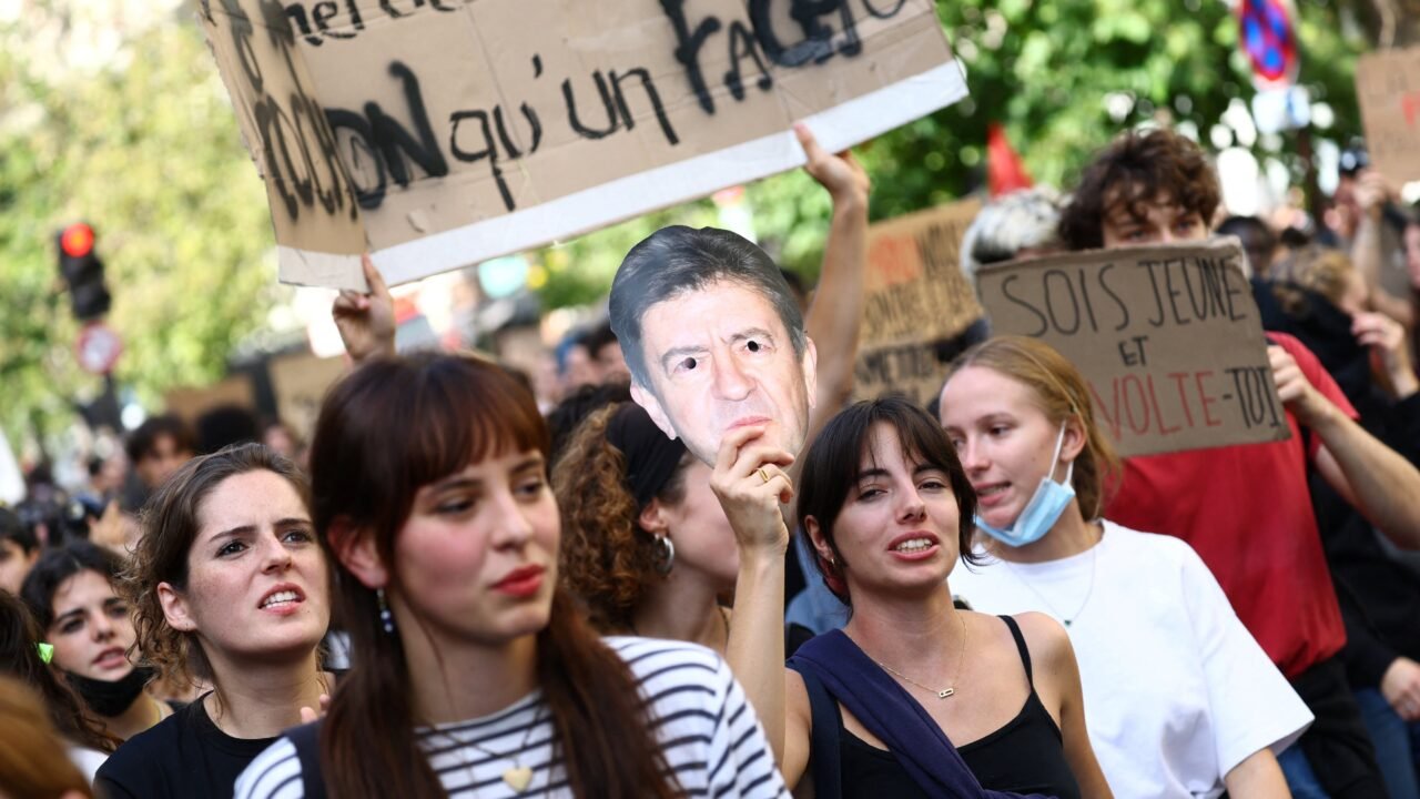 Qué piden los estudiantes franceses que tienen paralizada la educación secundaria desde hace dos semanas
