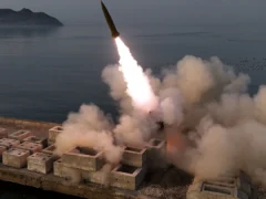 El régimen de Corea del Norte lanzó “alrededor de una docena” de misiles balísticos hacia el Mar de Japón