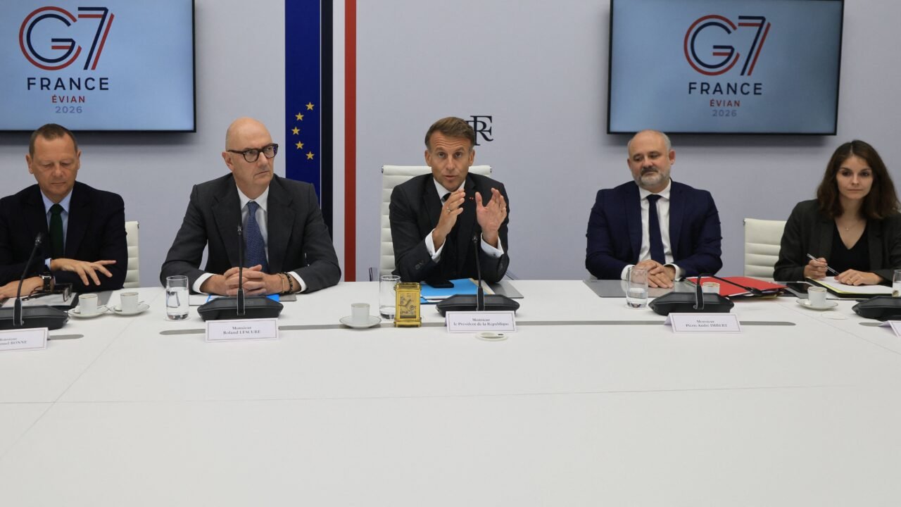 Las potencias del G7 anunciaron la liberación de reservas estratégicas y baja el precio del barril de petróleo
