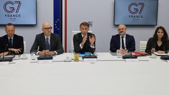Las potencias del G7 anunciaron la liberación de reservas estratégicas y baja el precio del barril de petróleo