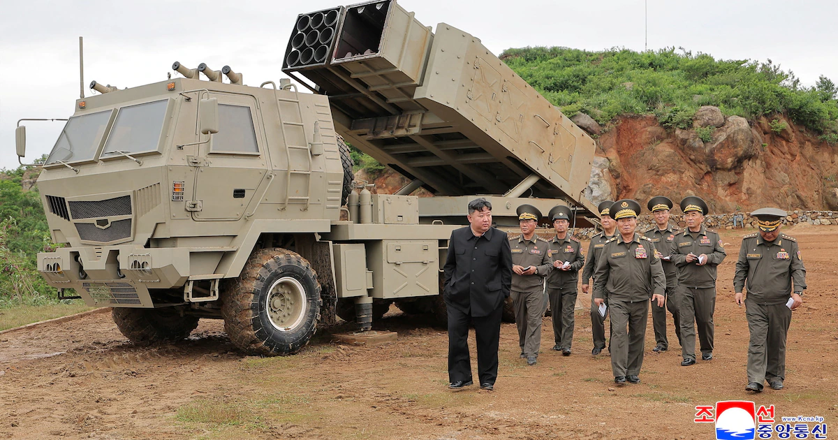 El dictador Kim Jong-un exigió a empresas norcoreanas acelerar la “revolución militar” y construir el ejército más fuerte