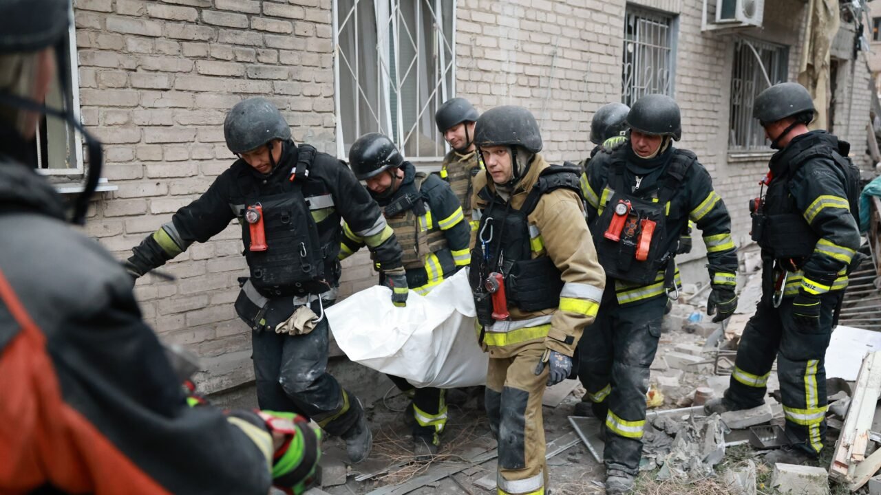 Rusia lanzó una ataque con bombas guiadas contra infraestructura civil en Zaporizhzhia: al menos ocho muertos