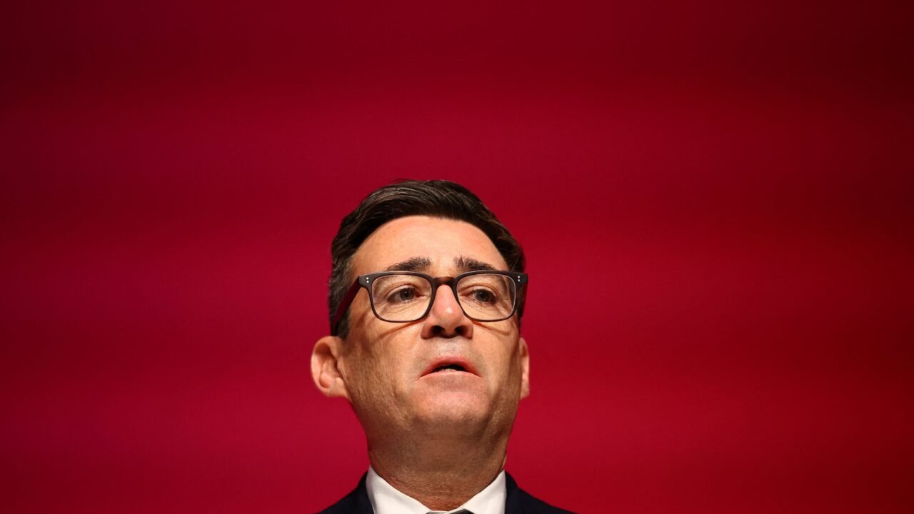 Burnham prometió publicar sus contactos con el Manchester City tras el fallo que condenó al club por más de 100 infracciones financieras