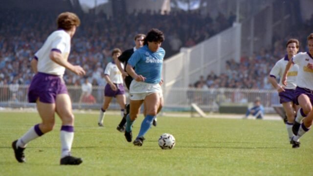 Lo vendieron como «paquete» y terminó Dios: la increíble historia de Maradona en Napoli