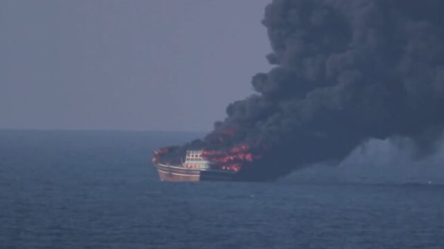 Estados Unidos destruyó un velero vinculado al régimen iraní que vigilaba a su Armada en el golfo de Omán