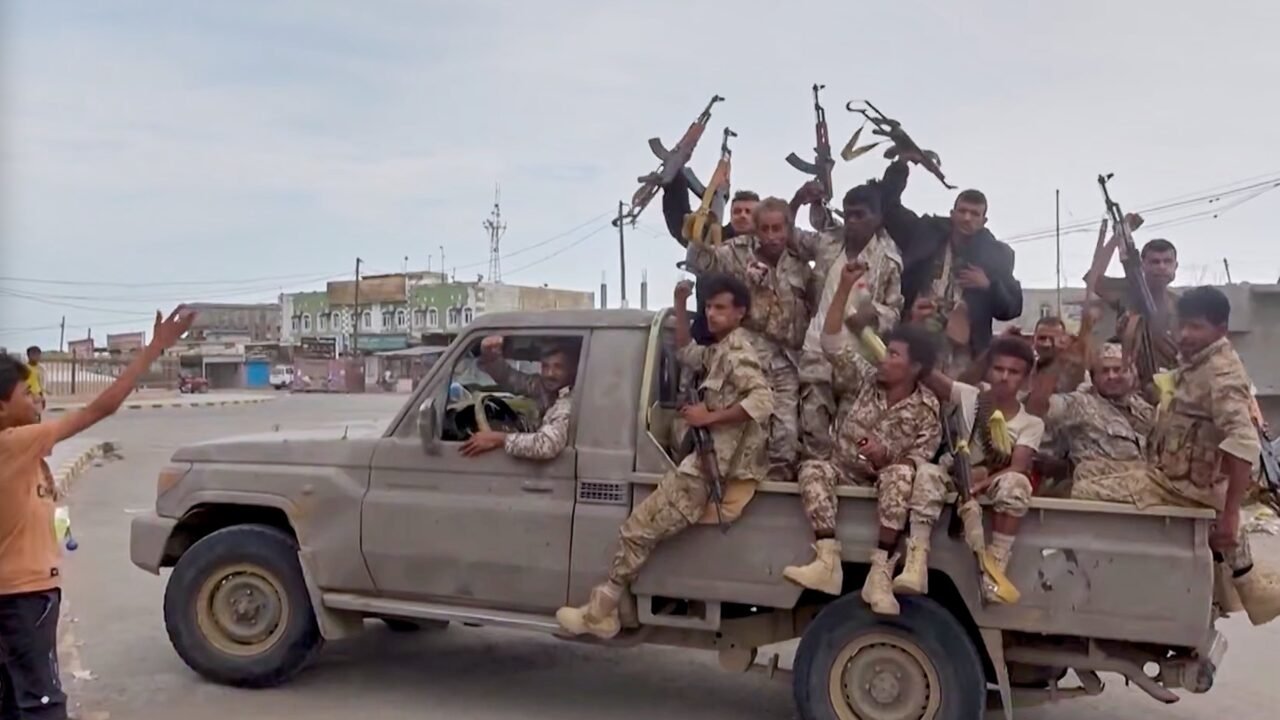 Yemen advierte que los hutíes pueden convertirse en «monstruos invencibles» si tienen tiempo