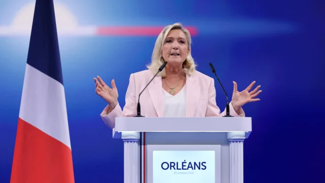 Marine Le Pen lanzó su campaña a las presidenciales de 2027 con la promesa de un “renacimiento” de Francia