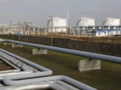 El petróleo cerró su quinta jornada consecutiva de alzas y tocó máximos de varios meses