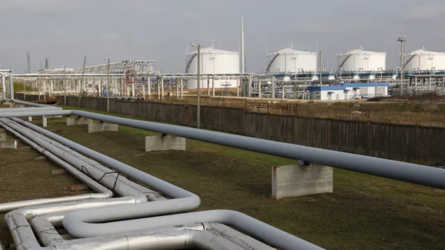 El petróleo cerró su quinta jornada consecutiva de alzas y tocó máximos de varios meses