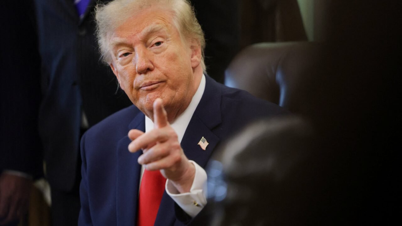 Donald Trump acusó a los hutíes de buscar una suba del petróleo antes de las legislativas estadounidenses