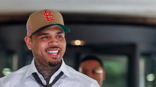Chris Brown recibe condena de ocho meses suspendida por ataque en Londres