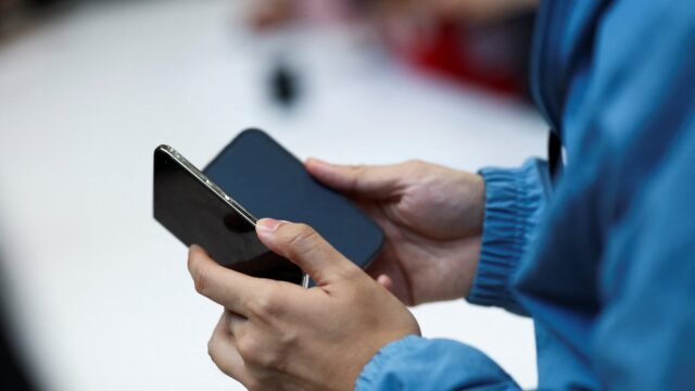 Apple reveló que arreglar la pantalla plegable del iPhone Duo sale casi tan caro como comprar otro