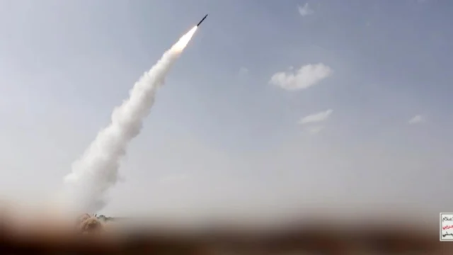 Las fuerzas saudíes afirmaron haber interceptado dos misiles disparados por los rebeldes hutíes de Yemen