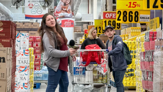 Consumo en baja: cayeron las ventas de supermercados y mayoristas en agosto y profundizaron su retroceso en el año
