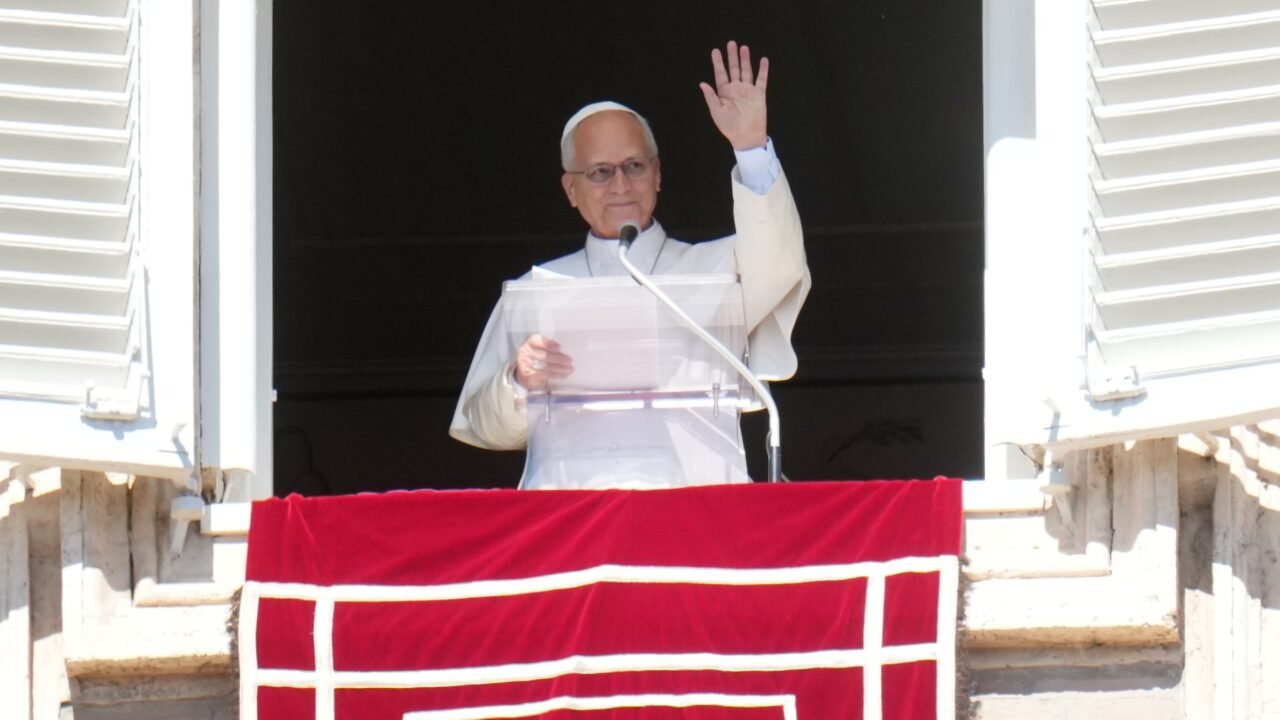 Nuevos estudios al papa León XIV confirmaron una “mejora constante”: le realizaron análisis de sangre y una radiografía