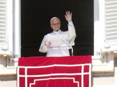 Nuevos estudios al papa León XIV confirmaron una “mejora constante”: le realizaron análisis de sangre y una radiografía