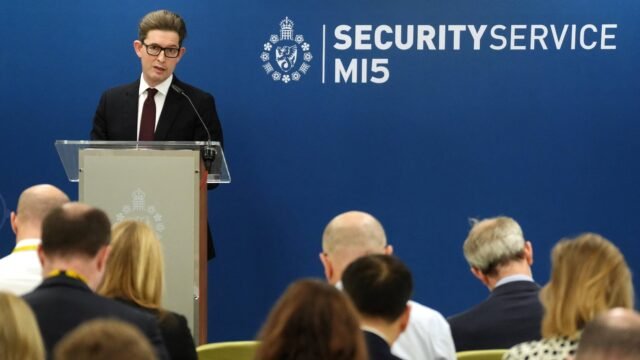 Las universidades británicas piden a sus académicos revelar vínculos con China tras un alerta de espionaje