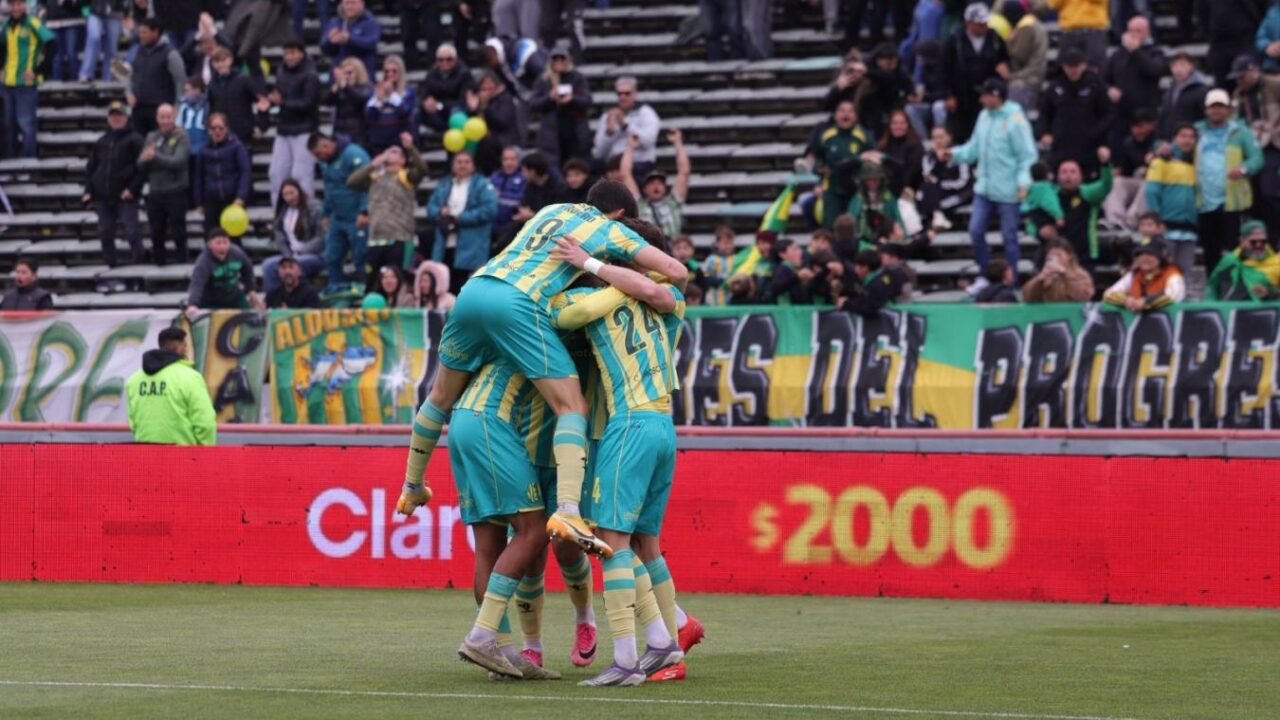 Aldosivi ganó y evitó descender de local: qué debe pasar para que baje esta fecha