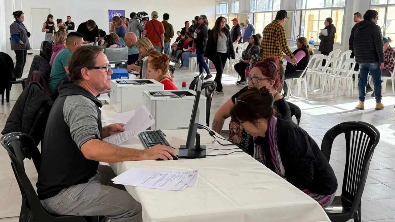 SIERRA GRANDE: EL IPPV LLEGA CON UN OPERATIVO PARA REGULARIZAR VIVIENDAS