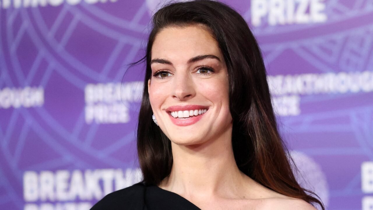Anne Hathaway habló sobre el desafío de llevar al cine la tensión sexual y psicológica de “Verity”