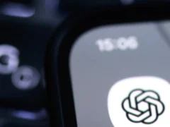 Padres demandan a OpenAI: alegan que ChatGPT hizo que su hija dejara de tomar su medicación