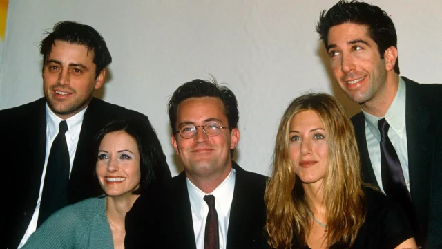Matthew Perry y el funeral que reunió al elenco de ‘Friends’: “Se quedaron a su alrededor, llorando”