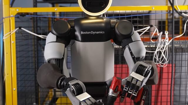 Este robot humanoide mueve las manos como un humano y es capaz de utilizar herramientas como un taladro