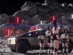 El video que hace real el sueño de Elon Musk: robots Optimus de Tesla colonizando la Luna