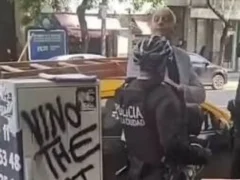 Video: el diputado kirchnerista Pietragalla a los empujones con la policía