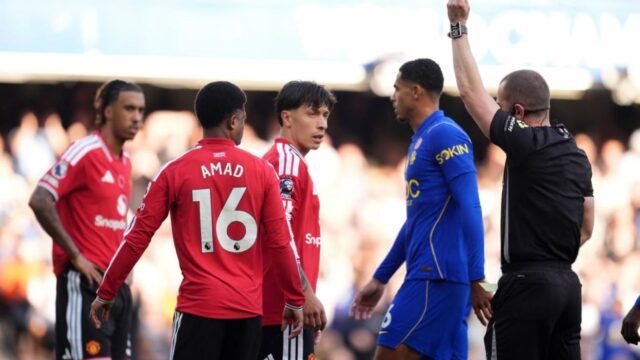 Lisandro Martínez cometió un penal, fue expulsado y Manchester United quedó a un punto del descenso