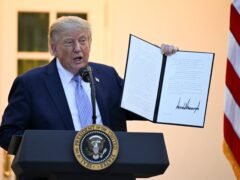 Donald Trump suspendió las sanciones del Congreso contra Rusia por “interés nacional”