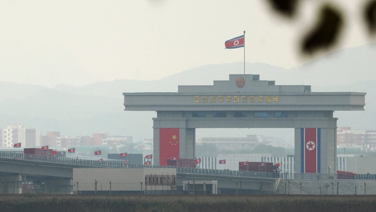 Tras 16 años de retrasos, China inauguró un nuevo puente fronterizo con Corea del Norte