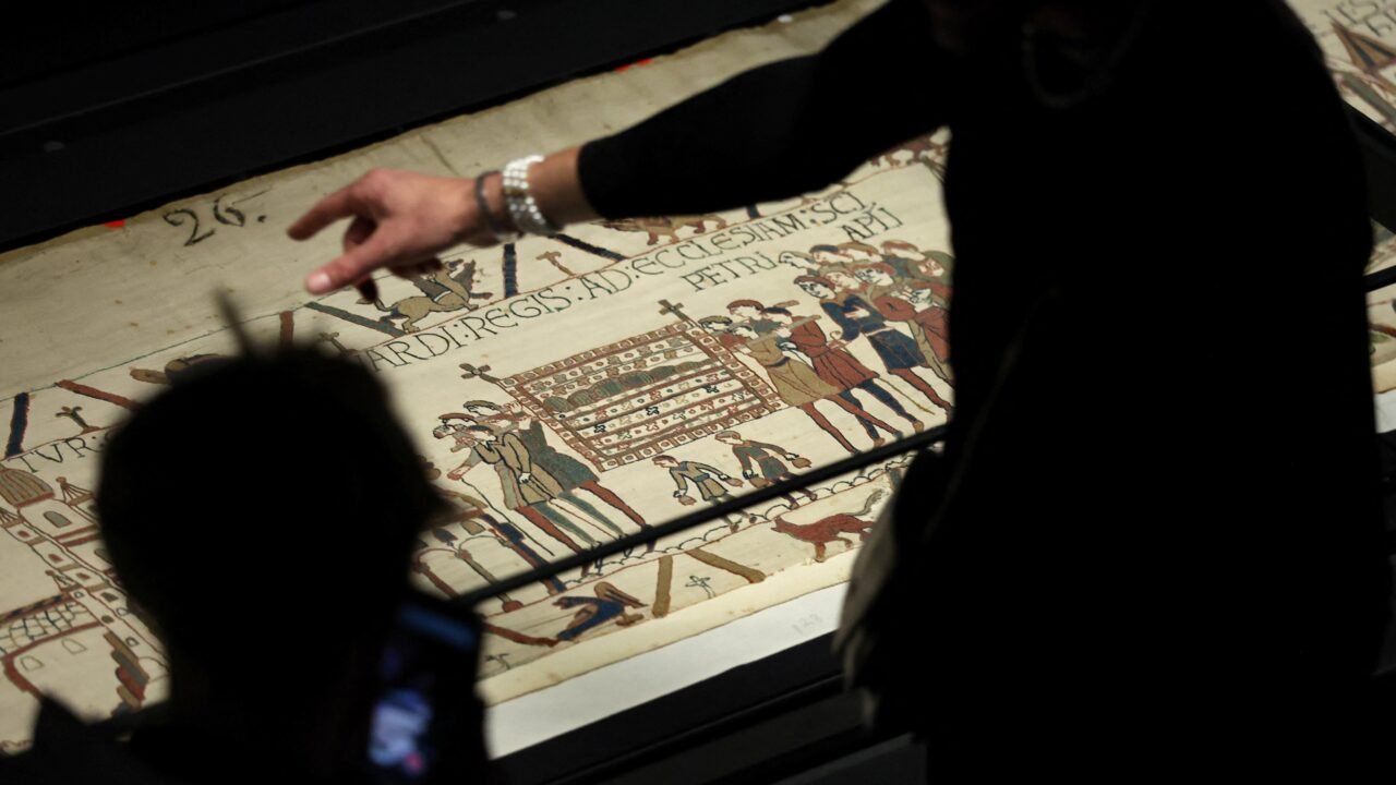 Un hombre ciego demanda al Museo Británico por no ofrecer una audioguía accesible para el Tapiz de Bayeux
