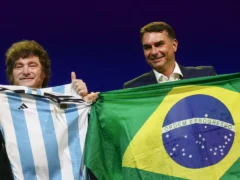 Milei sigue de cerca la elección en Brasil y apuesta a una internacional de derecha si gana Bolsonaro