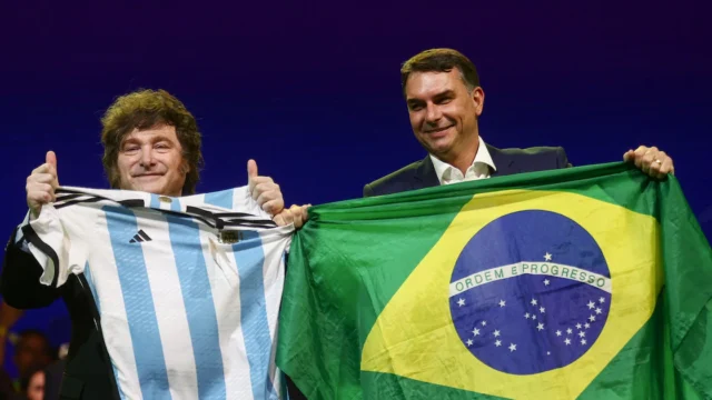 Milei sigue de cerca la elección en Brasil y apuesta a una internacional de derecha si gana Bolsonaro