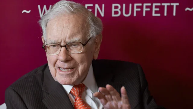 El consejo de Warren Buffett para los pequeños inversores que sirve en cualquier situación de los mercados