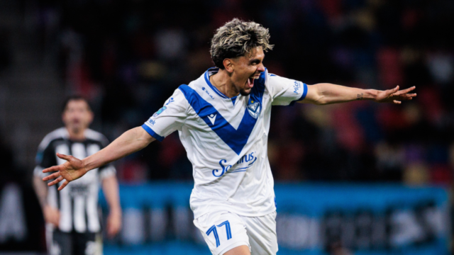 Ronaldo Martínez convirtió un gol candidato al Puskas y firmó un hattrick en la paliza de Vélez a Central Córdoba