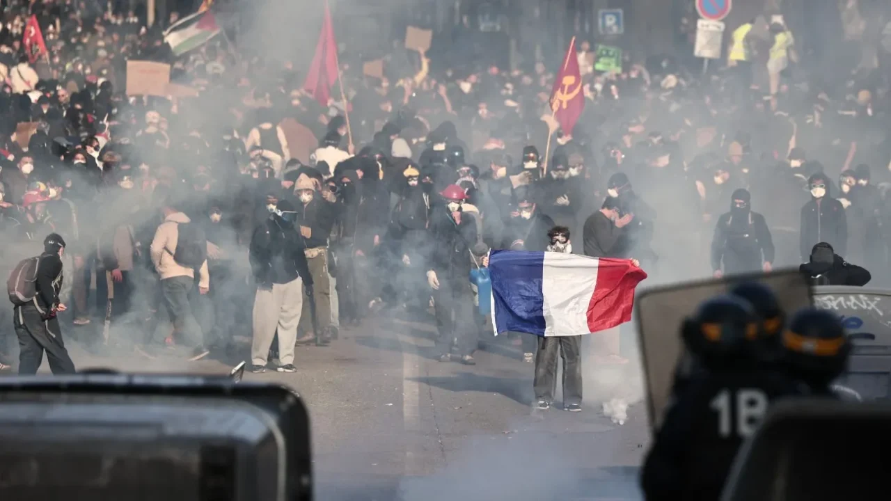 Un joven africano de 26 años murió en un ataque racista en Francia: en RDC reconstruyeron los antecedentes del acusado