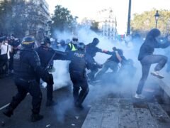 “El poder adquisitivo disminuye y hay cada vez más precariedad”: la advertencia de un concejal de París en medio de la crisis educativa