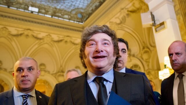 Milei dijo que los indicadores económicos «no estarían evolucionando tan positivamente como esperábamos» y volvió a hablar sobre los que no llegan a fin de mes