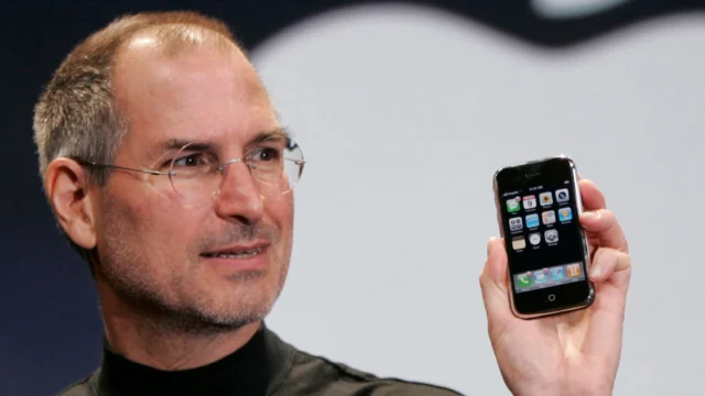 La lucha del hijo de Steve Jobs contra el cáncer tras la muerte de su padre: “personas se sienten motivadas por una razón familiar”