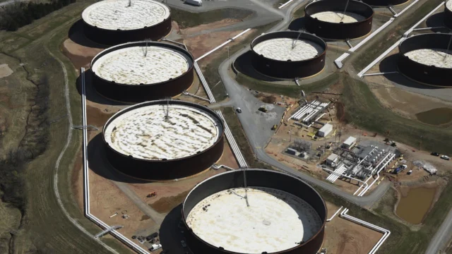 El petróleo cae tras los contactos entre Estados Unidos e Irán que reavivan la expectativa de negociaciones